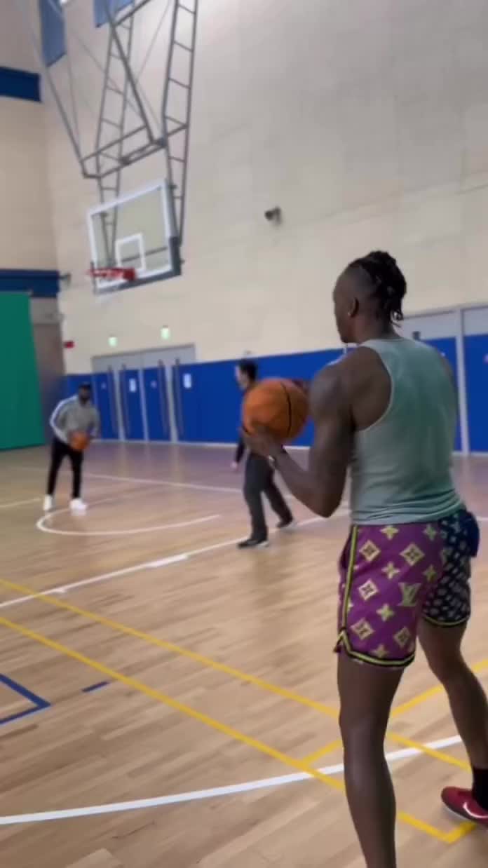 明天要復(fù)出！霍華德ins曬訓(xùn)練視頻：超人就要回歸賽場?。ɑ羧A德的ins賬號）